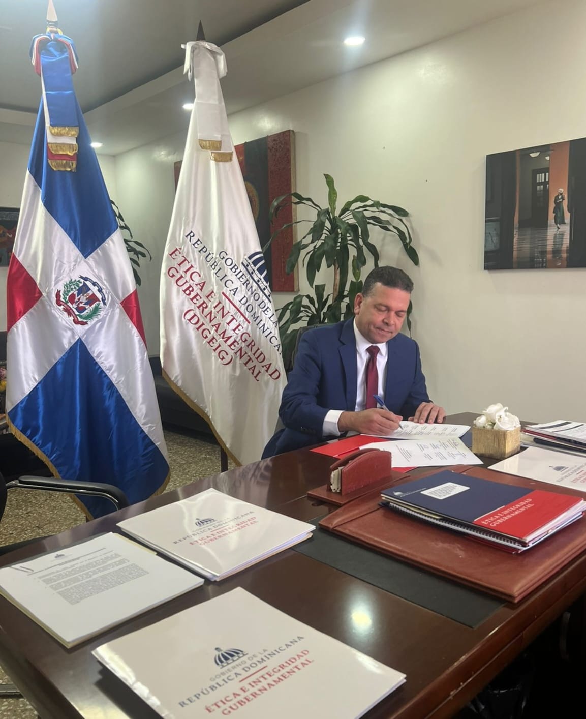 Director General de Proindustria firma Compromiso Ético por la Transparencia y la Integridad Gubernamental