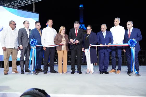 Proindustria inaugura la IV Feria de Innovación y Emprendimiento Industrial 2024 en Santiago; realizan reconocimiento especial al empresario Manuel Estrella