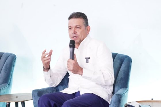 Rafael Cruz Rodríguez resalta innovación industrial en la gestión pública durante Foro Business 2025
