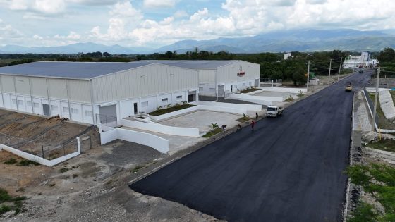 Director de Proindustria supervisa avances de trabajos de remozamiento en la Zona Franca de San Juan